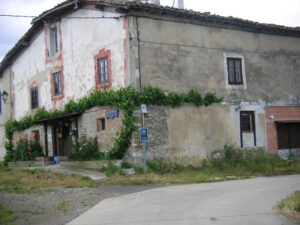 La Campana in Espinosa: altes Haus an der Dorfstraße