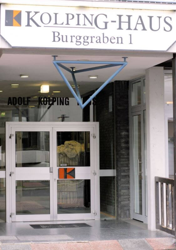 Eingang des Kolpinghauses Neuss am Burggraben